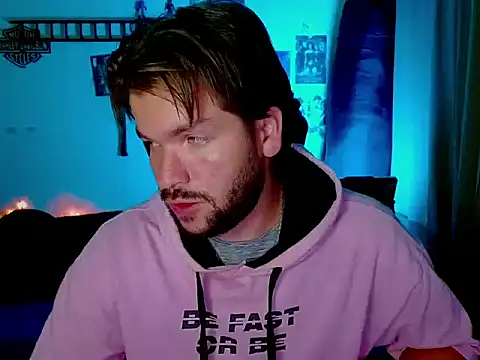 Snapshot of cortelioni_massimo_ chatting on October 30, 12:53 am cortelioni massimo online show from October 30, 12:53 am