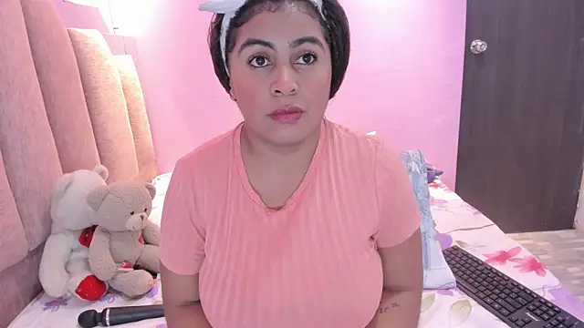 Snapshot of AndreaSweet2 chatting on October 3, 7:48 pm AndreaSweet2 online show from October 3, 7:48 pm