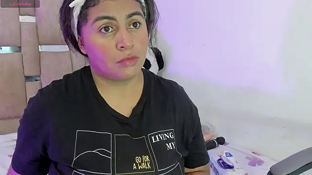 Snapshot of AndreaSweet2 chatting on February 18, 2:46 pm AndreaSweet2 online show from February 18, 2:46 pm