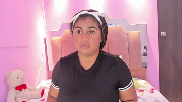 Snapshot of AndreaSweet2 chatting on February 7, 8:06 pm AndreaSweet2 online show from February 7, 8:06 pm