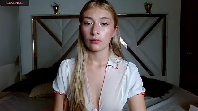 Snapshot of SophiaaLee chatting on September 9, 10:41 pm SophiaaLee online show from September 9, 10:41 pm