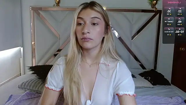 SophiaaLee online show from November 17, 4:44 pm