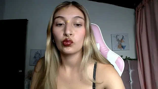 SophiaaLee online show from April 24, 12:12 am