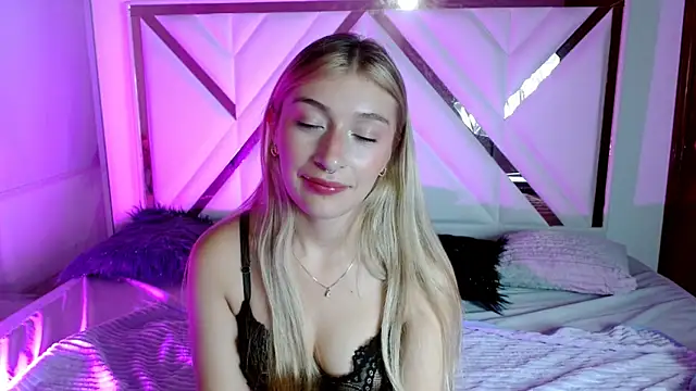 Snapshot of SophiaaLee chatting on September 23, 10:28 pm SophiaaLee online show from September 23, 10:28 pm