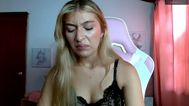 Snapshot of SophiaaLee chatting on October 12, 4:08 pm SophiaaLee online show from October 12, 4:08 pm