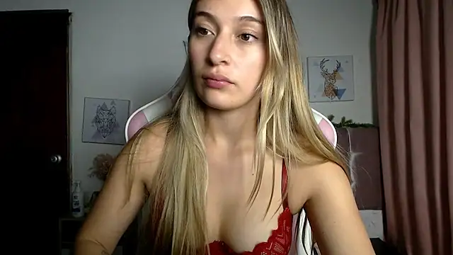Snapshot of SophiaaLee chatting on May 6, 12:25 am SophiaaLee online show from May 6, 12:25 am