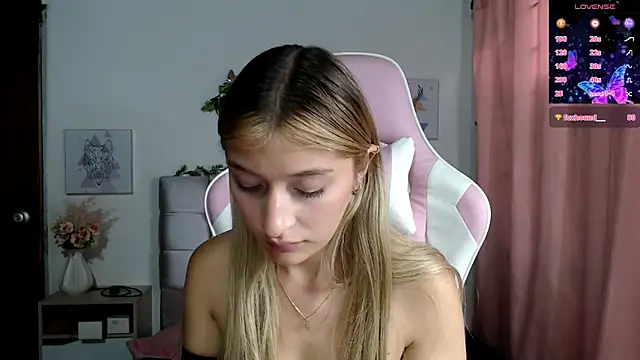 Snapshot of SophiaaLee chatting on September 24, 10:38 pm SophiaaLee online show from September 24, 10:38 pm