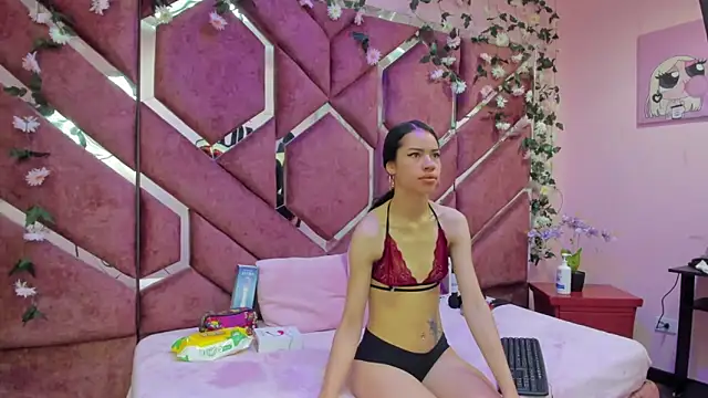 Nanis James online show from May 2, 2:39 am