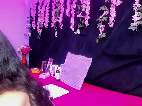 Nanis James online show from February 24, 3:07 am