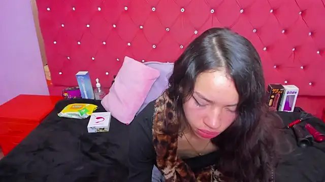 Nanis James online show from April 29, 3:21 am