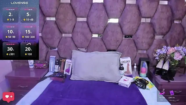 Nanis James online show from May 6, 2:37 am