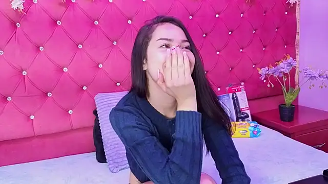 Nanis James online show from January 10, 3:35 am