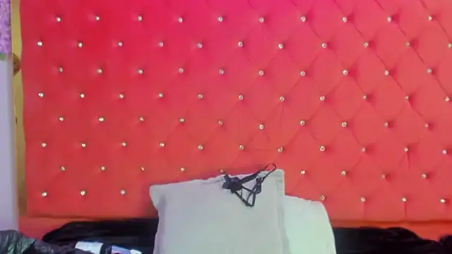 Nanis James online show from April 1, 2:35 am