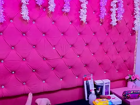 Nanis James online show from October 16, 2:53 am