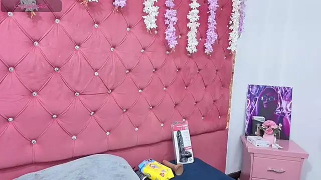 Nanis James online show from September 9, 3:05 am