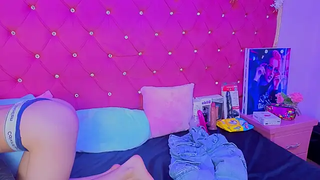 Nanis James online show from October 28, 2:45 am