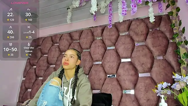 Nanis James online show from June 2, 3:39 am