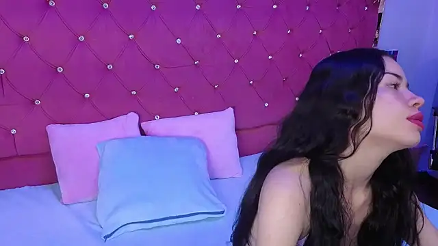 Nanis James online show from October 29, 2:21 am