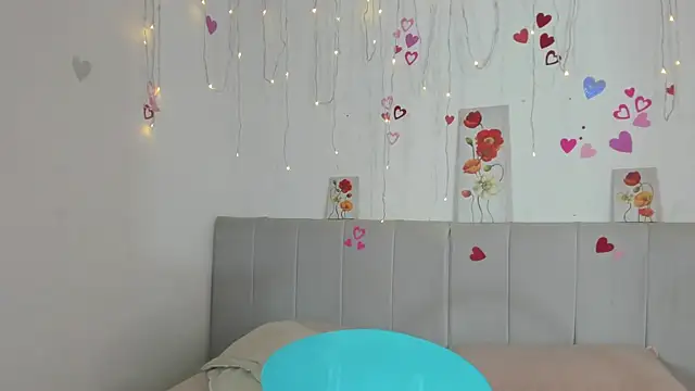 Snapshot of AmaraMoon_ chatting on October 11, 8:43 pm AmaraMoon online show from October 11, 8:43 pm