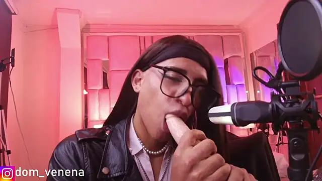 Snapshot of Dom_venena chatting on February 14, 7:25 pm Dom venena online show from February 14, 7:25 pm