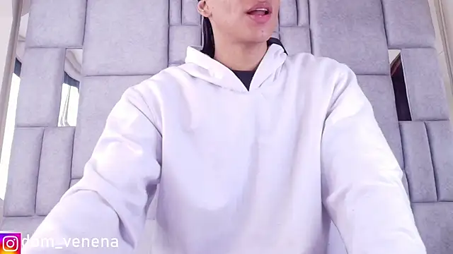 Snapshot of Dom_venena chatting on February 17, 6:49 pm Dom venena online show from February 17, 6:49 pm