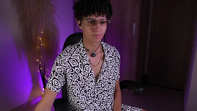 Afro god  online show from May 31, 3:01 am