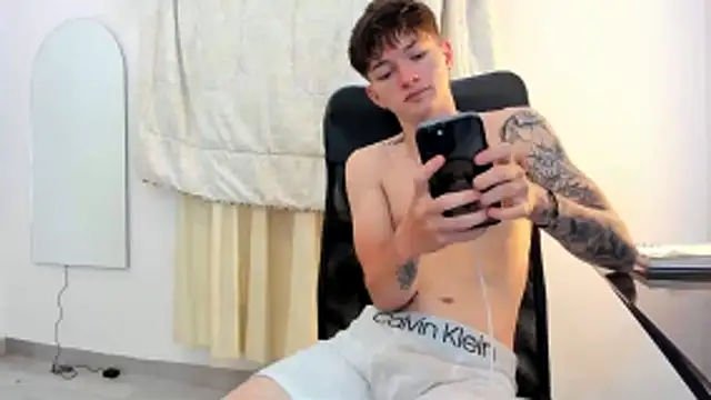 Snapshot of jake_kylee chatting on October 23, 8:51 pm jake kylee online show from October 23, 8:51 pm