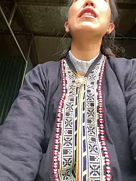 Huong-Ly online show from November 16, 8:19 am