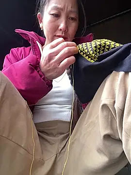 Huong-Ly online show from February 4, 2:28 am