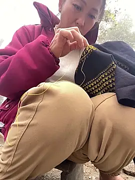 Huong-Ly online show from December 4, 2:32 am