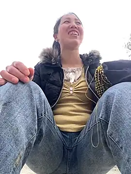 Huong-Ly online show from January 13, 2:15 am