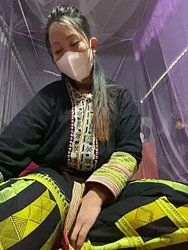 Huong-Ly online show from February 19, 7:49 am