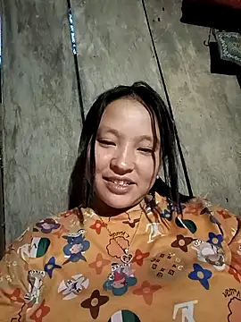 Snapshot of MuiNay chatting on October 2, 11:02 am MuiNay online show from October 2, 11:02 am
