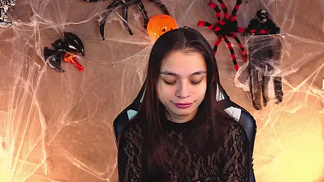 Leila Hefner online show from October 31, 2:30 am