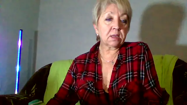 Snapshot of DianaQDream chatting on February 26, 3:34 pm DianaQDream online show from February 26, 3:34 pm