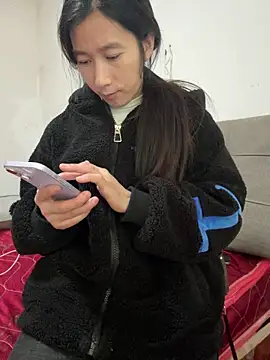 Snapshot of crhong666 chatting on November 29, 12:44 am crhong666 online show from November 29, 12:44 am