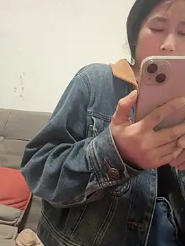 crhong666 online show from April 17, 1:19 am