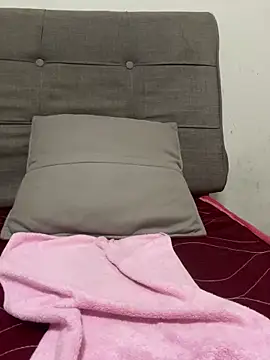 crhong666 online show from February 3, 12:43 am