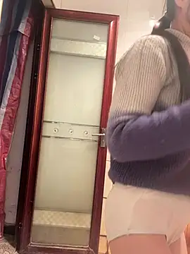 crhong666 online show from February 25, 1:17 am