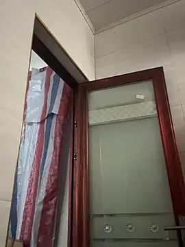 crhong666 online show from February 15, 1:17 am