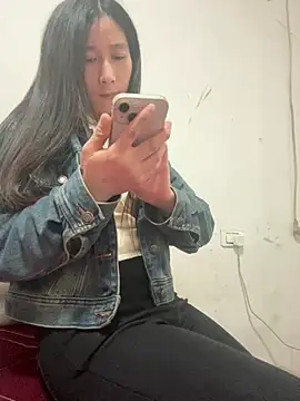 crhong666 online show from March 29, 12:23 am