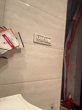 crhong666 online show from April 3, 1:01 am