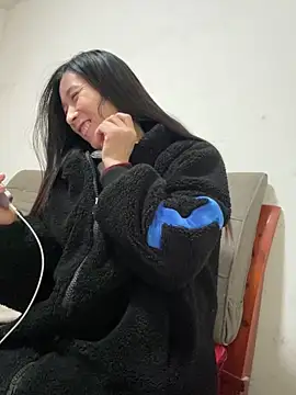 Snapshot of crhong666 chatting on December 4, 12:31 am crhong666 online show from December 4, 12:31 am