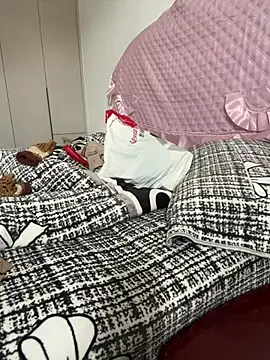 crhong666 online show from February 21, 12:56 am