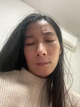 crhong666 online show from March 28, 12:44 am