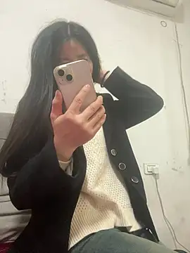 crhong666 online show from April 15, 1:11 am