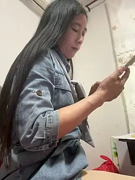 crhong666 online show from April 11, 12:29 am