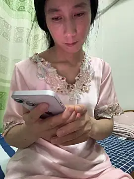 crhong666 online show from October 13, 1:23 pm