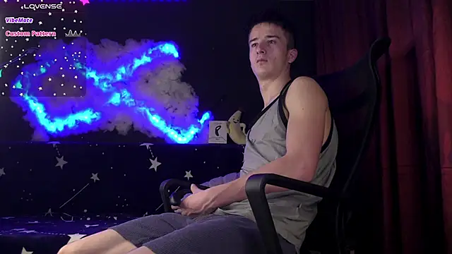 Snapshot of SirReed chatting on November 25, 4:35 am SirReed online show from November 25, 4:35 am