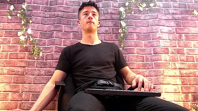 Snapshot of SirReed chatting on November 22, 4:00 am SirReed online show from November 22, 4:00 am